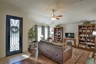 1706 Summerhill Ct, Granbury, TX 76048 - Photo 4