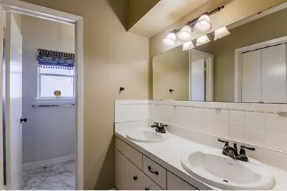 807 N Bowen Road, Arlington, TX 76012 - Photo 18