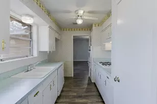 807 N Bowen Rd, Arlington, TX 76012 - Photo 14