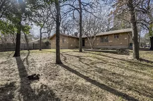 807 N Bowen Rd, Arlington, TX 76012 - Photo 4