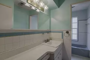 807 N Bowen Rd, Arlington, TX 76012 - Photo 20