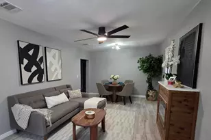 328 N Taylor St, Gainesville, TX 76240 - Photo 6