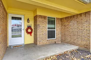 1305 Elizabeth Blvd, Granbury, TX 76048 - Photo 2