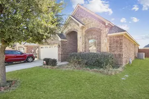 725 Gray Washington Dr, Saginaw, TX 76179 - Photo 2