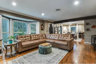 2318 Barberry Drive, Dallas, TX 75211 - Photo 4