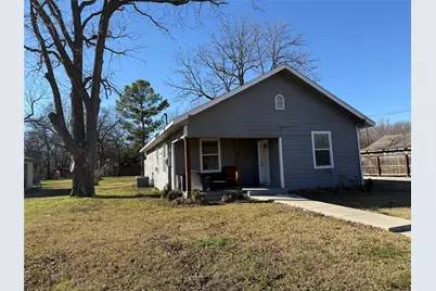 809 S Wine Street, Gainesville, TX 76240 - Photo 1