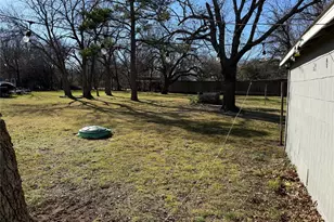 809 S Wine St, Gainesville, TX 76240 - Photo 32