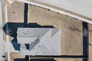 424 Eureka Ct, Burleson, TX 76028 - Photo 2