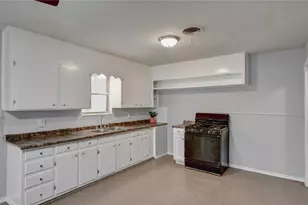 1002 N Stewart Ct, Azle, TX 76020 - Photo 22