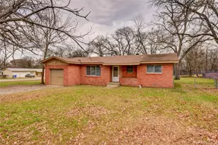 1002 N Stewart Ct, Azle, TX 76020 - Photo 2
