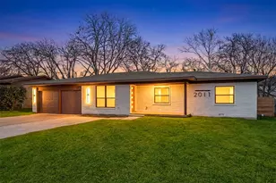 2011 E Park Row Dr, Arlington, TX 76010 - Photo 1