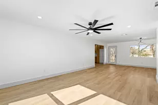 2011 E Park Row Dr, Arlington, TX 76010 - Photo 12