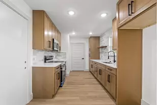 2011 E Park Row Dr, Arlington, TX 76010 - Photo 20