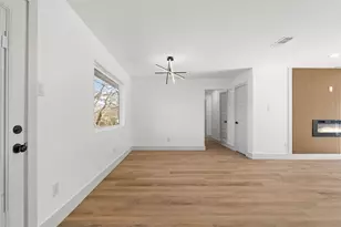 2011 E Park Row Dr, Arlington, TX 76010 - Photo 16