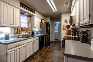 266 E Ridgegate Dr, Garland, TX 75040 - Photo 2