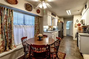 266 E Ridgegate Dr, Garland, TX 75040 - Photo 4