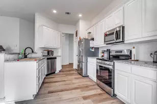 1402 Dry Crk Dr, Cleburne, TX 76033 - Photo 4