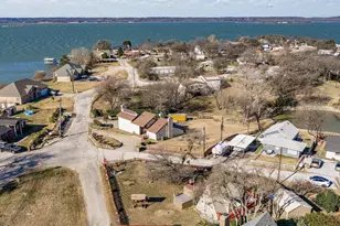 611 Elm Cir, Lake Bridgeport, TX 76426 - Photo 26