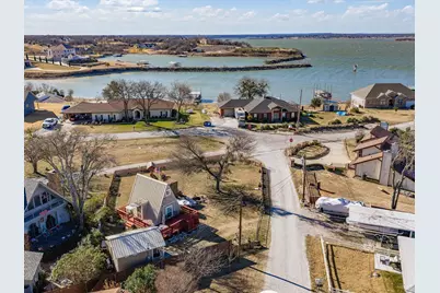 611 Elm Circle, Lake Bridgeport, TX 76426 - Photo 24