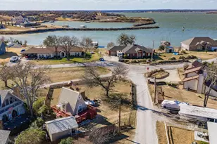 611 Elm Cir, Lake Bridgeport, TX 76426 - Photo 24