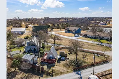 611 Elm Circle, Lake Bridgeport, TX 76426 - Photo 34