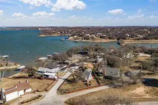 611 Elm Cir, Lake Bridgeport, TX 76426 - Photo 22