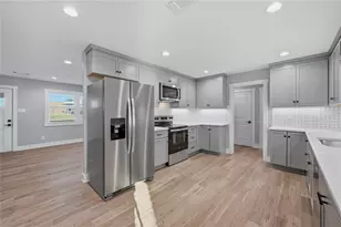 1921 N Woods St, Sherman, TX 75092 - Photo 8