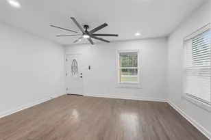 1901 S Jefferson St, Kaufman, TX 75142 - Photo 2