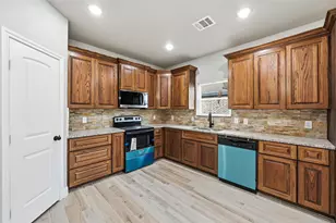 308 Lewis St, Cleburne, TX 76031 - Photo 8