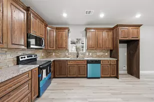 308 Lewis St, Cleburne, TX 76031 - Photo 6