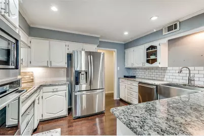 2206 Greenbriar Court, Grand Prairie, TX 75050 - Photo 18