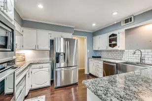 2206 Greenbriar Ct, Grand Prairie, TX 75050 - Photo 18