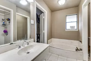 2206 Greenbriar Ct, Grand Prairie, TX 75050 - Photo 12