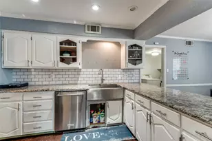 2206 Greenbriar Ct, Grand Prairie, TX 75050 - Photo 16