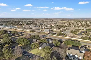 840 Country Ln Dr, McGregor, TX 76657 - Photo 36