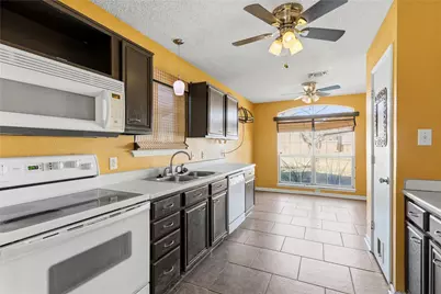 1205 Stone Creek Drive, Mansfield, TX 76063 - Photo 10