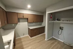 811 N Spears St, Alvarado, TX 76009 - Photo 2