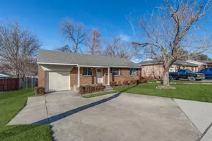 2663 Springvale Dr, Farmers Branch, TX 75234 - Photo 2