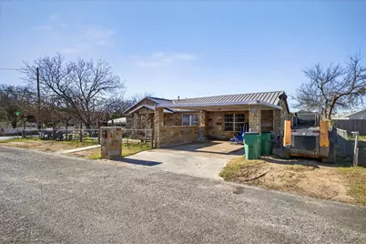 1310 N Estes Street, Stephenville, TX 76401 - Photo 4