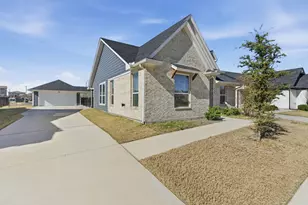 649 Charlotte Ln, Burleson, TX 76028 - Photo 6