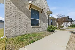 649 Charlotte Ln, Burleson, TX 76028 - Photo 4