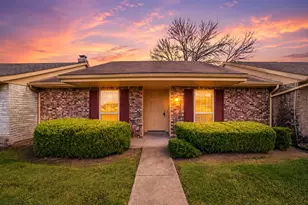 5 E Townhouse Ln, Grand Prairie, TX 75052 - Photo 1