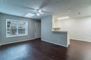 5 E Townhouse Ln, Grand Prairie, TX 75052 - Photo 4