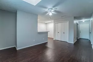 5 E Townhouse Ln, Grand Prairie, TX 75052 - Photo 4