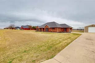 425 Country Manor Ln, Royse City, TX 75189 - Photo 2