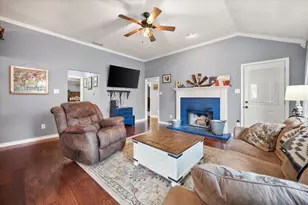 1314 Hyde Park Blvd, Cleburne, TX 76033 - Photo 6