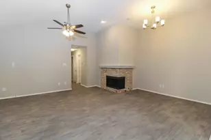 914 Plantation Dr, Lewisville, TX 75067 - Photo 4