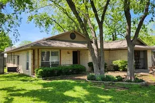 226 S Prairie St, Pilot Point, TX 76258 - Photo 1