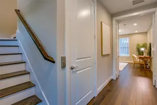 381 E Greenbriar Ln, Dallas, TX 75203 - Photo 26