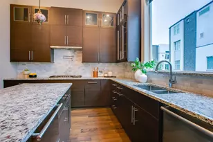 381 E Greenbriar Ln, Dallas, TX 75203 - Photo 8